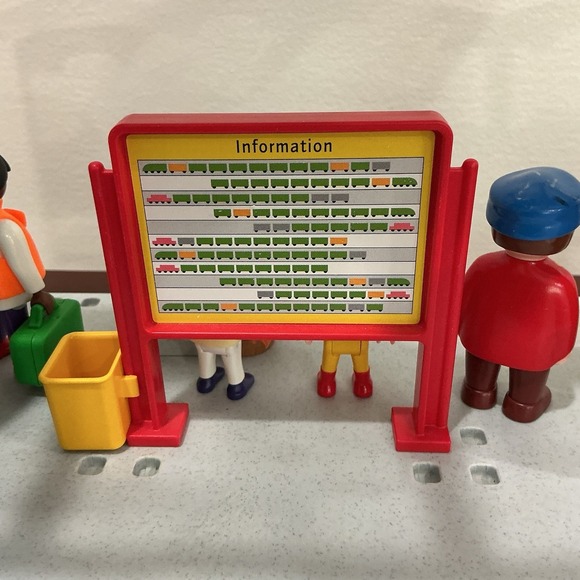 VTG Playmobil 4382 Double Platform Train Station - Newcastle - With Figures - Picture 7 of 9